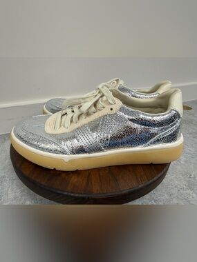 Vionic Metallic Silver Sneakers Size 8.5 Comfort Lace Up Orthotic Casual Shoes